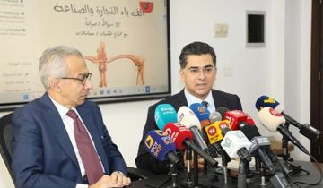 وزيرا الاقتصاد والإعلام أطلقا دليل إعلام المواطن بحقوقه في التجارة والصناعة وزيرا الاقتصاد والإعلام أطلقا دليل إعلام المواطن بحقوقه في التجارة والصناعة