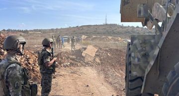 بالصور الجيش اللبناني يزيل مكعبات وسواتر أقامها الجيش الإسرائيلي في عيترون بالصور الجيش اللبناني يزيل مكعبات وسواتر أقامها الجيش الإسرائيلي في عيترون