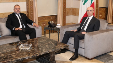 وزير الداخلية يبحث الأوضاع العامة وشؤونا إنمائية مع عدد من النواب