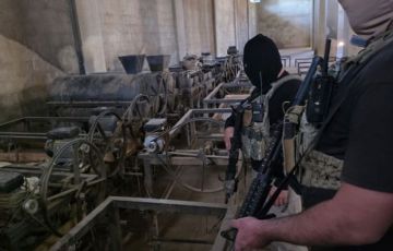 الجيش يداهم بعلبك ويضبط مخبأ للمخدرات وذخائر حربية للمطلوبين الجيش يداهم بعلبك ويضبط مخبأ للمخدرات وذخائر حربية للمطلوبين