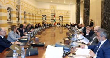 الحكومة اللبنانية تطالب الدول الضامنة بتطبيق اتفاق وقف النار.... موافقة على ترسيم الحدود البحرية مع قبرص الحكومة اللبنانية تطالب الدول الضامنة بتطبيق اتفاق وقف النار.... موافقة على ترسيم الحدود البحرية مع قبرص