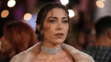 بفستان ضيق.. دانييلا رحمة تستعرض حملها (فيديو)