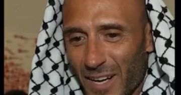 ناشط إيطالى ضمن أسطول الصمود يعلن اعتناقه الإسلام داخل سجون إسرائيل ناشط إيطالى ضمن أسطول الصمود يعلن اعتناقه الإسلام داخل سجون إسرائيل