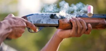توقيف شقيقين في الريحانة هكذا كانا يصطادان الطيور (صور) توقيف شقيقين في الريحانة هكذا كانا يصطادان الطيور (صور)