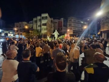 بالصور - مسيرة بالشموع من تنظيم هيئة الحدت في التيار بمناسبة ذكرى ١٣ تشرين بالصور - مسيرة بالشموع من تنظيم هيئة الحدت في التيار بمناسبة ذكرى ١٣ تشرين