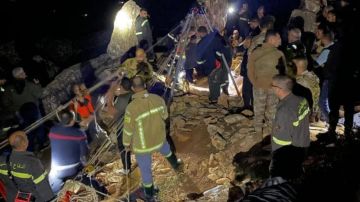 انتشال جثتين من داخل نفق قيد الحفر (صور)