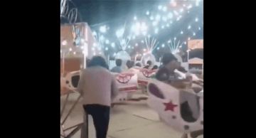 حادث مرعب في مهرجان بالهند بسبب تعطل أرجوحة دوارة حادث مرعب في مهرجان بالهند بسبب تعطل أرجوحة دوارة