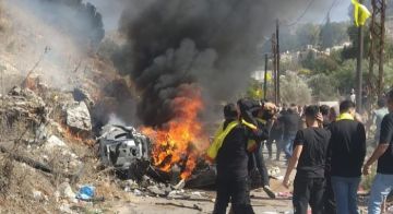 غارة تستهدف سيارة في بلدة حاروف (فيديو)