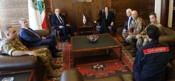 وزير الدفاع بحث مع نائبة وزير الدفاع الإيطالي بسبل تعزيز التعاون العسكري بين جيشي البلدين وزير الدفاع بحث مع نائبة وزير الدفاع الإيطالي بسبل تعزيز التعاون العسكري بين جيشي البلدين