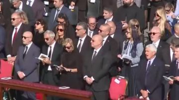 بالفيديو: الرئيس والسيدة الأولى في قداس الفاتيكان بالفيديو: الرئيس والسيدة الأولى في قداس الفاتيكان