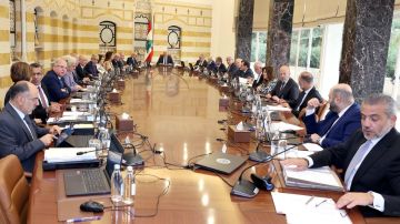 الحكومة اللبنانية ترجئ الحسم... والأنظار نحو تقرير اللجنة الوزارية الحكومة اللبنانية ترجئ الحسم... والأنظار نحو تقرير اللجنة الوزارية