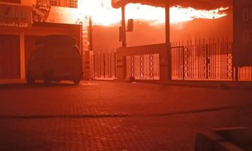 حريق كبير في باحة مسجد التقوى بطرابلس (صور) حريق كبير في باحة مسجد التقوى بطرابلس (صور)