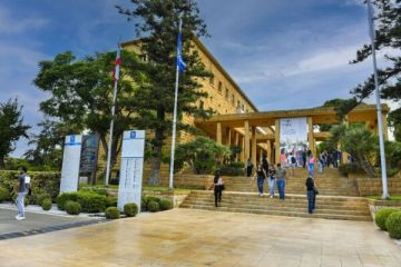 رئيس جامعة الروح القدس الكسليك نعى إيليو أبو حنا: نطالب الأجهزة القضائية والأمنية بمحاسبة الفاعل رئيس جامعة الروح القدس الكسليك نعى إيليو أبو حنا: نطالب الأجهزة القضائية والأمنية بمحاسبة الفاعل