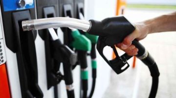 انخفاض سعر صفيحتي البنزين 14000 ليرة والمازوت 18000 ليرة والغاز 22000 ليرة