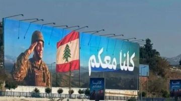 بالصور: حرق يافطة كلنا معكم الداعمة للجيش اللبناني على طريق المطار!