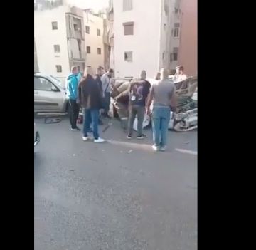 حادث سير مروع على جسر الأشرفية دكوانة يتسبب بزحمة خانقة دون إصابات حادث سير مروع على جسر الأشرفية دكوانة يتسبب بزحمة خانقة دون إصابات