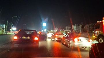 اقفال أوتوستراد الخط الساحلي بين الدامور وبيروت