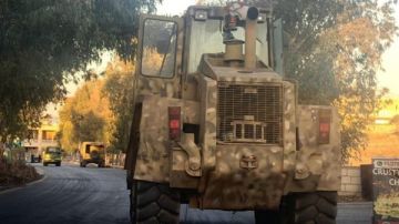 بعد حادثة بليدا.. جرافة الجيش اللبناني تتوجه لاستحداث موقع عسكري! بعد حادثة بليدا.. جرافة الجيش اللبناني تتوجه لاستحداث موقع عسكري!