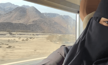 فنانة شهيرة تفاجئ جمهورها بالنقاب.. فمن هي؟