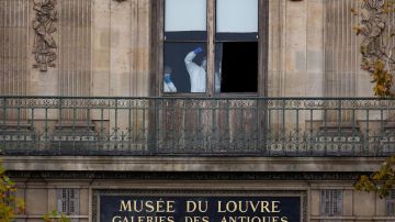 ثغرات أمنية فاضحة سهلت سرقة متحف اللوفر ثغرات أمنية فاضحة سهلت سرقة متحف اللوفر