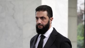 سلموا المفاتيح... الشرع يوبخ موظفين لهذا السبب!