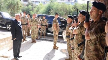 منسى زار المفتشية العامة في وزارة الدفاع: نؤكد على تحسين أوضاع العسكريين