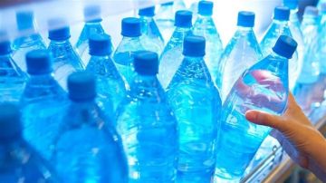 بالصورة - دولة عربية تسحب مياه تنورين من أسواقها!