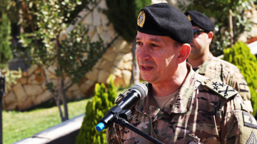 قائد الجيش يزور قطر لبحث تعزيز التعاون ودعم المؤسسة العسكرية