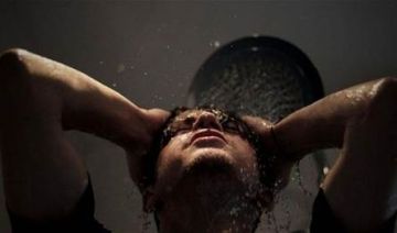 ترندات الاستحمام .. أطباء الجلد يحذرون من مخاطرها ترندات الاستحمام .. أطباء الجلد يحذرون من مخاطرها