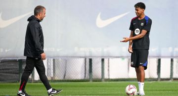 توتر في برشلونة بين الإدارة وفليك بسبب انضباط لامين يامال توتر في برشلونة بين الإدارة وفليك بسبب انضباط لامين يامال