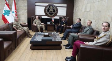 قائد الجيش استقبل وفدا بريطانيا وعرض مع بلاسخارت الأوضاع