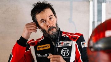 كيانو ريفز يرد بقوة على شائعات زواجه من ألكسندرا غرانت