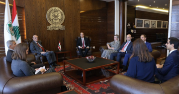 منسى عرض مع وفد من الاتحاد الأوروبي المساعدات المقدمة للجيش وطالب بوقف الاعتداءات الاسرائيلية منسى عرض مع وفد من الاتحاد الأوروبي المساعدات المقدمة للجيش وطالب بوقف الاعتداءات الاسرائيلية