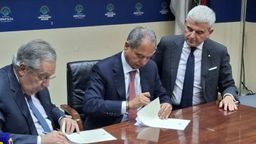 اتفاق بين وزارتي الطاقة والصناعة وجمعية الصناعيين لتخزين المشتقات النفطية بمنشآت طرابلس والزهراني بلا رسوم اتفاق بين وزارتي الطاقة والصناعة وجمعية الصناعيين لتخزين المشتقات النفطية بمنشآت طرابلس والزهراني بلا رسوم