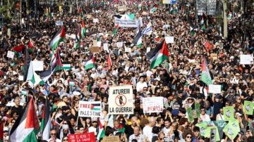 بدعوة من 500 منظمة... مئات الآلاف يتظاهرون في برشلونة الاسبانية لليوم الثالث على التوالي دعما لفلسطين