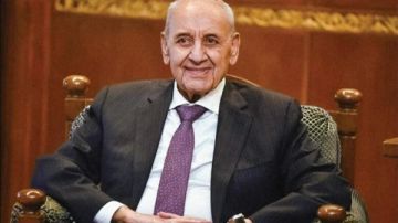 كأن الجنوب ليس من لبنان... بري: هل يعقل ألا تقول الحكومة لأبناء القرى الحدودية الذين عادوا لزراعة حقولهم وافترشوا منازلهم المدمرة، كلمة (مرحبا)؟ كأن الجنوب ليس من لبنان... بري: هل يعقل ألا تقول الحكومة لأبناء القرى الحدودية الذين عادوا لزراعة حقولهم وافترشوا منازلهم المدمرة، كلمة (مرحبا)؟