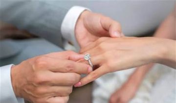 نشرت صورة لخاتم الخطوبة.. ممثلة ترتبط بنجل أشهر زعيم عصابات! نشرت صورة لخاتم الخطوبة.. ممثلة ترتبط بنجل أشهر زعيم عصابات!