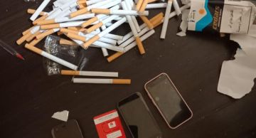 إحباط محاولة تهريب هواتف خلوية إلى السجن مخبأة داخل علبة سجائر! إحباط محاولة تهريب هواتف خلوية إلى السجن مخبأة داخل علبة سجائر!