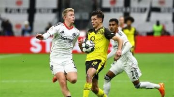 بعد الإقصاء من دورتموند.. فرانكفورت يطالب بـ الفيديو في المراحل الأولى من الكأس بعد الإقصاء من دورتموند.. فرانكفورت يطالب بـ الفيديو في المراحل الأولى من الكأس