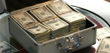 في مدينة لبنانية.. سرق 100 ألف دولار من والده!