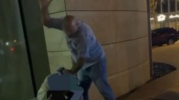 فيديو اعتداء صادم في بيروت... وقوى الأمن توقف الفاعل فيديو اعتداء صادم في بيروت... وقوى الأمن توقف الفاعل