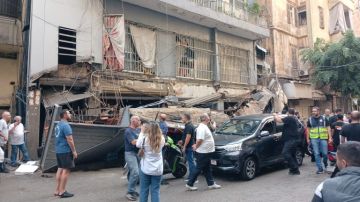 بالصورة والفيديو سقوط شرفة منزل في عائشه بكار