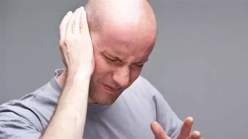 دراسة تربط النوم بطنين الأذن.. هذا ما توصلت اليه