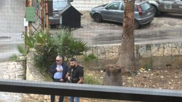 إطلاق نار ومداهمات في إحدى المناطق اللبنانية: مطلوب يتحصن داخل منزله! إطلاق نار ومداهمات في إحدى المناطق اللبنانية: مطلوب يتحصن داخل منزله!