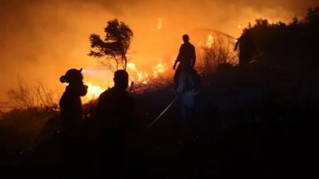 حريق كبير في بلدة عندقت في عكار وفرق الدفاع المدني تواجه صعوبة في اخماده حريق كبير في بلدة عندقت في عكار وفرق الدفاع المدني تواجه صعوبة في اخماده