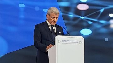 وزير الصناعة: نفتح أبوابا واسعة في خمس مجموعات صناعية وزير الصناعة: نفتح أبوابا واسعة في خمس مجموعات صناعية