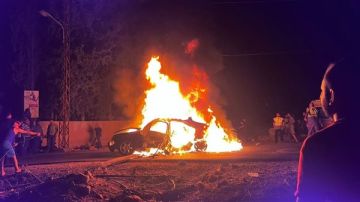 إرتقاء شخص جراء الغارة التي استهدفت سيارة على طريق حومين الفوقا إرتقاء شخص جراء الغارة التي استهدفت سيارة على طريق حومين الفوقا