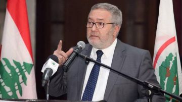 إيدي أبي اللمع يوجه أسئلة لوليد بيك... حول الوفود السيادية