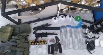 بالصور الجيش يوقف مطلوبين في الشراونة ويضبط أسلحة وممنوعات