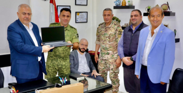 فوج حرس بيروت تسلم هبة عبارة عن 12 جهاز كومبيوتر محمول لدعم الأعمال الإدارية فوج حرس بيروت تسلم هبة عبارة عن 12 جهاز كومبيوتر محمول لدعم الأعمال الإدارية